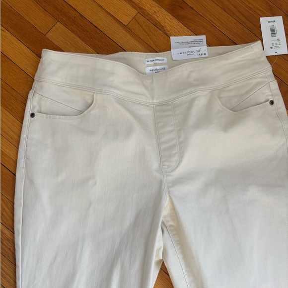 BRAND NEW WESTBOUND PETITES PULL-ON NATURAL JEANS - Picture 2 of 9